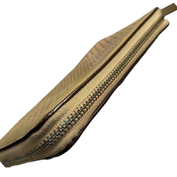 Coach Perforated Leather Wristlet Wallet 3x6 Beige Old Money Quiet Luxury Retro‎ - Picture 4 of 9